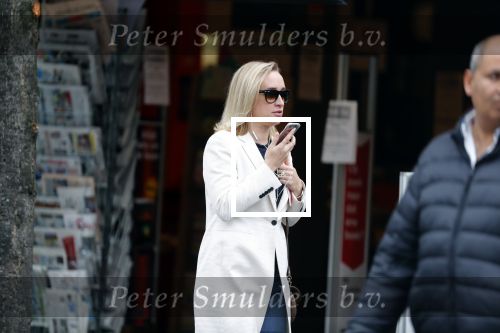 Ansterdam 24 september 2019
Eva Jinek bellend op de beethovenstraat