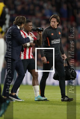 Eindhoven, 14 September 2019 PSV-Vitesse, eindstand 5-0
5 doelpunten Donyell Malen
Fysiotherapeut Falk Louwers samen met Edwin v Zandvoort en dokter Wart v Zoest