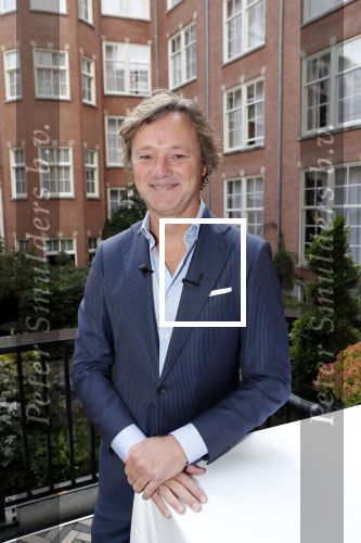 Amsterdam 10 september 2019
Presentatie celebaabs in hotel the Grand met oa Anouk Smulders Frits Sissing Dennis v d Geest Dennis Weening Dominique v Hulst ( zangeres Do) en  Irene moors . Celebabs is een idee van Tim Ouborg en Jeroen v d Boom