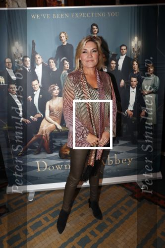Amsterdam 11 augustus 2019
Premiere Downtown Abbey in pathe Tuschinski. Gallyon v Vessem kwam met Selma v Dijk en Jaco Peeringa