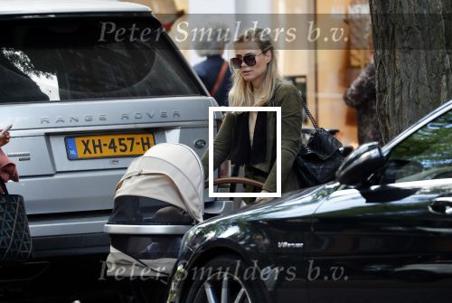 Amsterdam 12 september 2019
Gigi Ravelli met kindje en aupair op de cornelis schuytstraat.