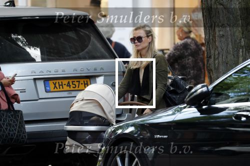 Amsterdam 12 september 2019
Gigi Ravelli met kindje en aupair op de cornelis schuytstraat.