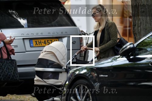 Amsterdam 12 september 2019
Gigi Ravelli met kindje en aupair op de cornelis schuytstraat.