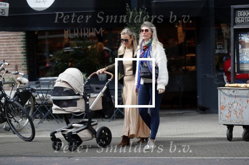 Amsterdam 12 september 2019
Gigi Ravelli met kindje en aupair op de cornelis schuytstraat.