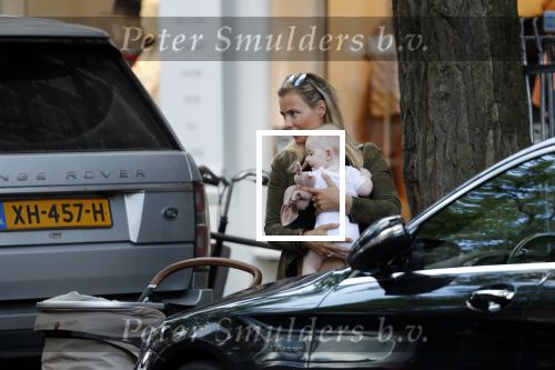 Amsterdam 12 september 2019
Gigi Ravelli met kindje en aupair op de cornelis schuytstraat.
