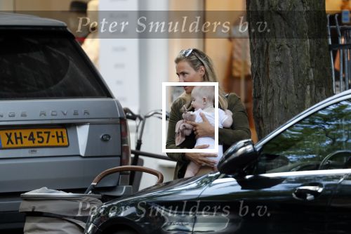 Amsterdam 12 september 2019
Gigi Ravelli met kindje en aupair op de cornelis schuytstraat.