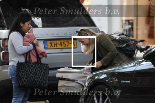 Amsterdam 12 september 2019
Gigi Ravelli met kindje en aupair op de cornelis schuytstraat.