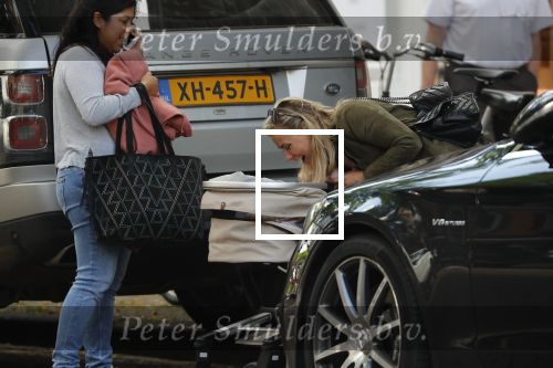 Amsterdam 12 september 2019
Gigi Ravelli met kindje en aupair op de cornelis schuytstraat.