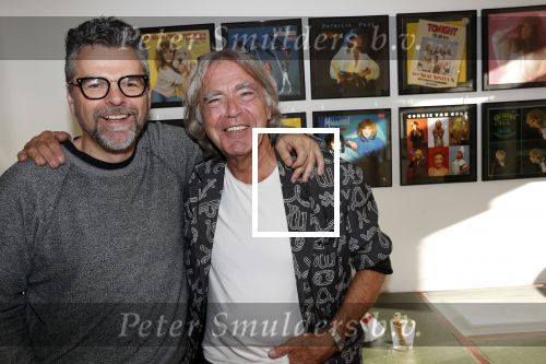 Amsterdam 12 september 2019
Govert de Roos en Rens Benerink hebben in de jaren â€™70 en â€˜80 samen honderden platenhoezen gemaakt. Deze hangen nu in hotel Americain. Govert met William Rutten