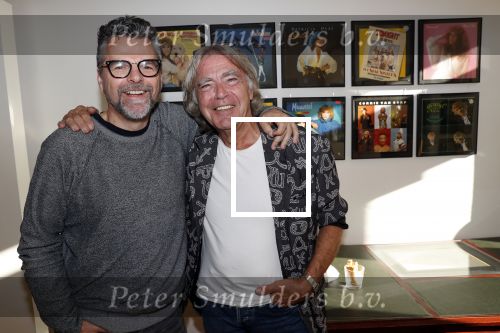 Amsterdam 12 september 2019
Govert de Roos en Rens Benerink hebben in de jaren â€™70 en â€˜80 samen honderden platenhoezen gemaakt. Deze hangen nu in hotel Americain. Govert met William Rutten