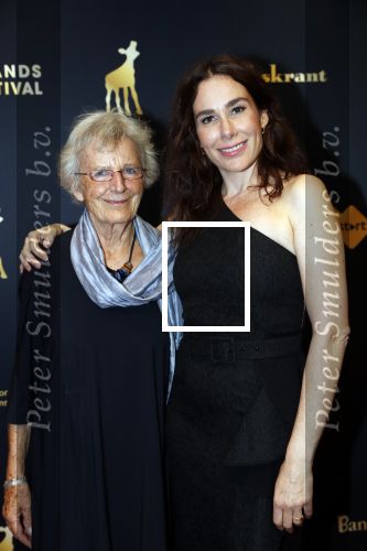 Utrecht 27 september 2019
Premiere Instinct tijdens de utrechtse filmdagen.
Halina Reijn deed de regie en Carice v Houten speelt de hoofdrol. halina met moeder en familie
