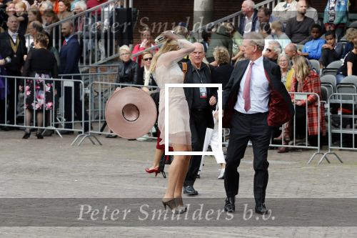 Den Haag 17 september 2019
Prinsjesdag 2019 op het binnenhof.
Hoedje waait weg