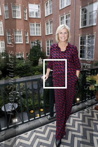 Amsterdam 10 september 2019
Presentatie celebaabs in hotel the Grand met oa Anouk Smulders Frits Sissing Dennis v d Geest Dennis Weening Dominique v Hulst ( zangeres Do) en  Irene moors . Celebabs is een idee van Tim Ouborg en Jeroen v d Boom