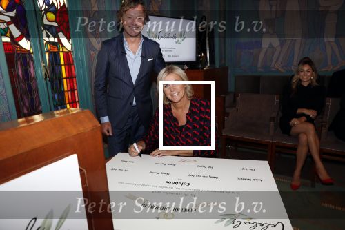 Amsterdam 10 september 2019
Presentatie celebaabs in hotel the Grand met oa Anouk Smulders Frits Sissing Dennis v d Geest Dennis Weening Dominique v Hulst ( zangeres Do) en  Irene moors . Celebabs is een idee van Tim Ouborg en Jeroen v d Boom