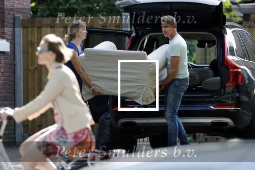 Den Haag 14 september 2019
Jack de Vries zijn nieuwe vriendin Emily Maas trekt bij hem in . Vandaag bracht ze haar spullen naar Jack zijn huis.