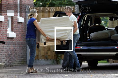 Den Haag 14 september 2019
Jack de Vries zijn nieuwe vriendin Emily Maas trekt bij hem in . Vandaag bracht ze haar spullen naar Jack zijn huis.