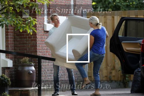 Den Haag 14 september 2019
Jack de Vries zijn nieuwe vriendin Emily Maas trekt bij hem in . Vandaag bracht ze haar spullen naar Jack zijn huis.