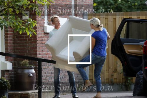 Den Haag 14 september 2019
Jack de Vries zijn nieuwe vriendin Emily Maas trekt bij hem in . Vandaag bracht ze haar spullen naar Jack zijn huis.