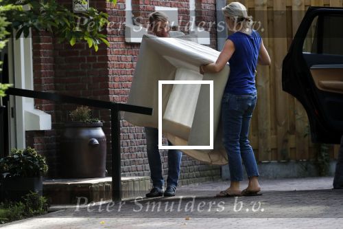Den Haag 14 september 2019
Jack de Vries zijn nieuwe vriendin Emily Maas trekt bij hem in . Vandaag bracht ze haar spullen naar Jack zijn huis.