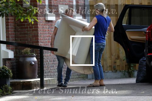 Den Haag 14 september 2019
Jack de Vries zijn nieuwe vriendin Emily Maas trekt bij hem in . Vandaag bracht ze haar spullen naar Jack zijn huis.