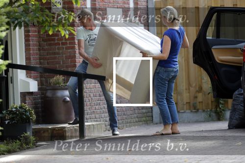 Den Haag 14 september 2019
Jack de Vries zijn nieuwe vriendin Emily Maas trekt bij hem in . Vandaag bracht ze haar spullen naar Jack zijn huis.