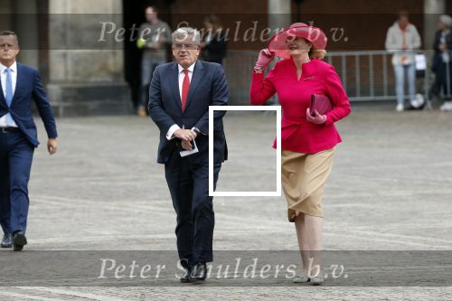 Den Haag 17 september 2019
Prinsjesdag 2019 op het binnenhof.
Burgermeester Pauline Krikke arriveert samen met Jan van Zanen, burgemeester van Utrecht