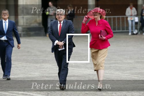Den Haag 17 september 2019
Prinsjesdag 2019 op het binnenhof.
Burgermeester Pauline Krikke arriveert samen met Jan van Zanen, burgemeester van Utrecht