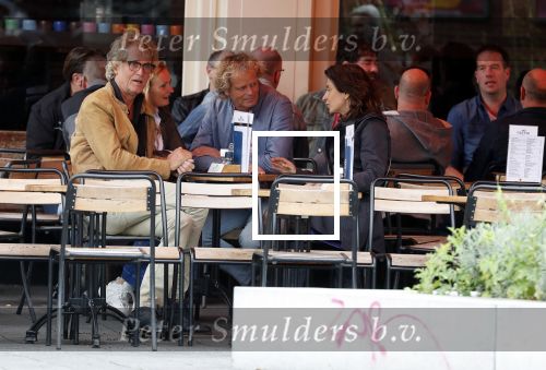 Amsterdam 7 september 2019
Jeroen Pauw met zijn vriendin en vrienden in Amsterdam zuid.