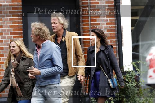 Amsterdam 7 september 2019
Jeroen Pauw met zijn vriendin en vrienden in Amsterdam zuid.