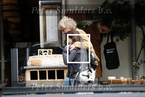 Amsterdam 7 september 2019
Jeroen Pauw met zijn vriendin en vrienden in Amsterdam zuid.