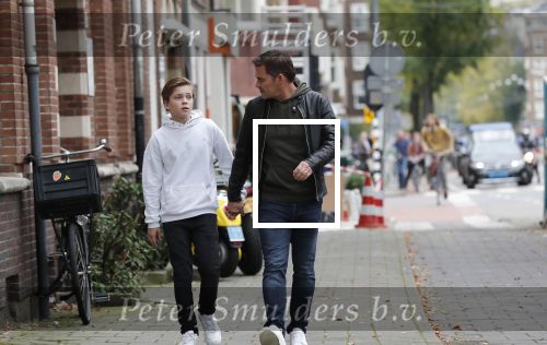 Amsterdam 23 september 2019
Jeroen v d Boom met zijn zoon Luuk in Amsterdam zuid.