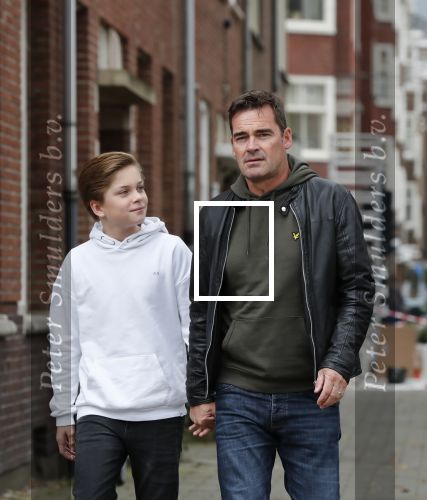 Amsterdam 23 september 2019
Jeroen v d Boom met zijn zoon Luuk in Amsterdam zuid.