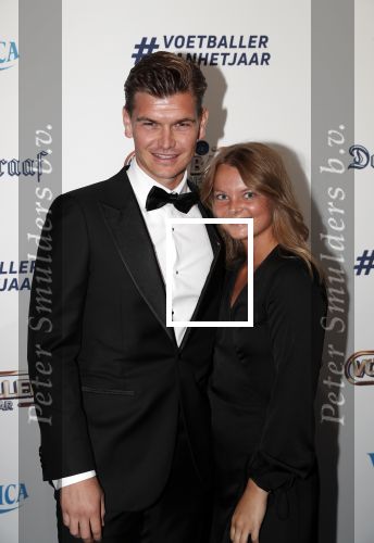 Hilversum 2 september 2019
Voetbalgala bij studio 21 . Joey Kooy met zijn vriendin Romy de Boer