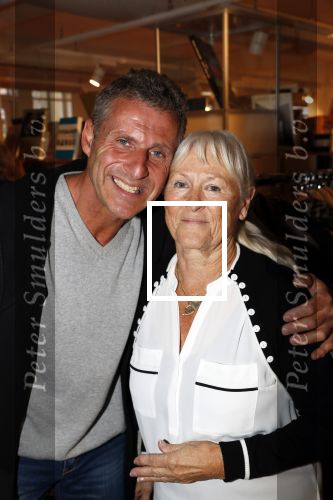 Amsterdam 27 september 2019
Boekpresentatie van Koos Alberts geschreven door zijn dochter Christa Krommenhoek. Presentatie is bij Scheltema. Joke Alberts met Pierre v dam
