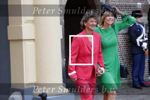 Den Haag 17 september 2019
Prinsjesdag 2019 op het binnenhof.
- Minister Kajsa Ollongren van Binnenlandse Zaken en Koninkrijksrelaties met haar echtgenote Irene van den Brekel