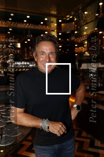 Rotterdam 2 september 2019
Presentatie Buddha to Buddha en hun nieuwe gouden sieradenlijn . Davina Michelle is het gezicht daarvan. Marco Borsato