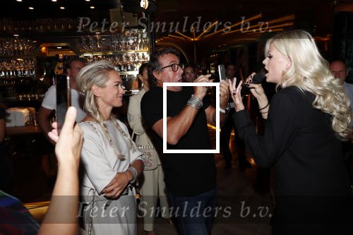 Rotterdam 2 september 2019
Presentatie Buddha to Buddha en hun nieuwe gouden sieradenlijn . Davina Michelle is het gezicht daarvan. Davina en Marco Borsato