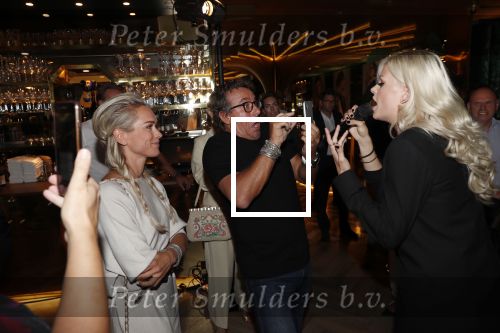 Rotterdam 2 september 2019
Presentatie Buddha to Buddha en hun nieuwe gouden sieradenlijn . Davina Michelle is het gezicht daarvan. Davina en Marco Borsato