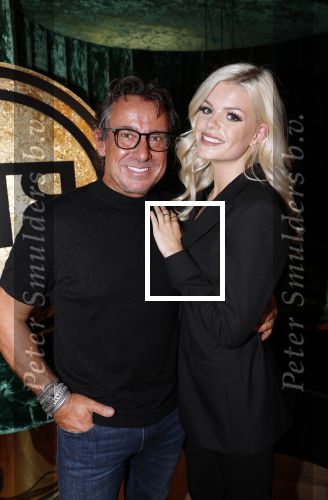 Rotterdam 2 september 2019
Presentatie Buddha to Buddha en hun nieuwe gouden sieradenlijn . Davina Michelle is het gezicht daarvan. Davina en Marco Borsato