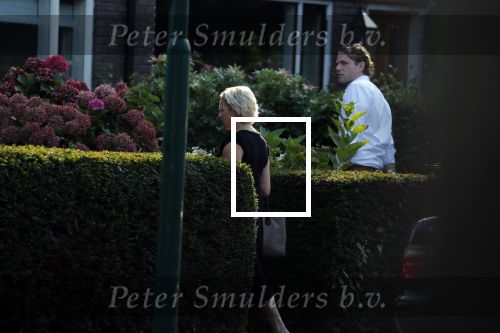 Breukelen 26 augustus 2019
Mariska v Kolck staat met haar buurman te kletsen.