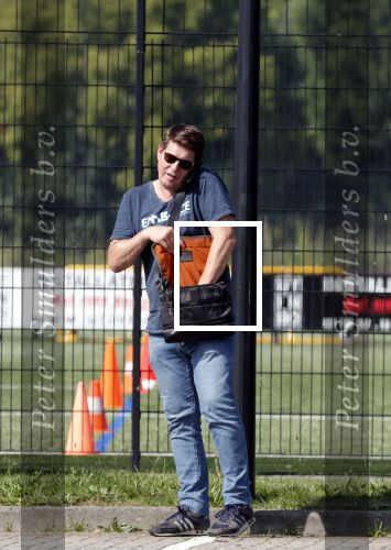 de Meern 31 augustus 2019
Martijn Krabbe bellend bij voetbal van zijn dochter Michelle.