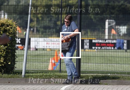 de Meern 31 augustus 2019
Martijn Krabbe bellend bij voetbal van zijn dochter Michelle.