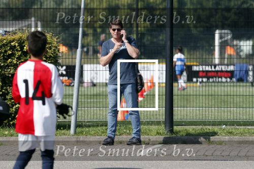 de Meern 31 augustus 2019
Martijn Krabbe bellend bij voetbal van zijn dochter Michelle.