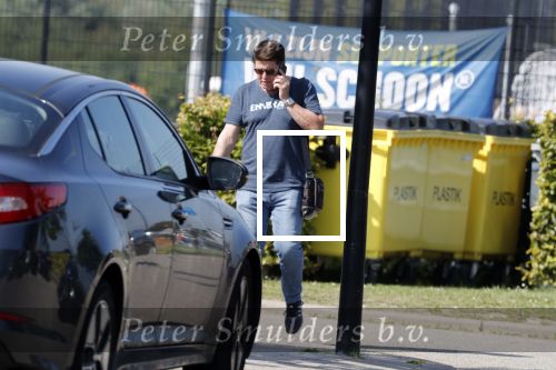de Meern 31 augustus 2019
Martijn Krabbe bellend bij voetbal van zijn dochter Michelle.