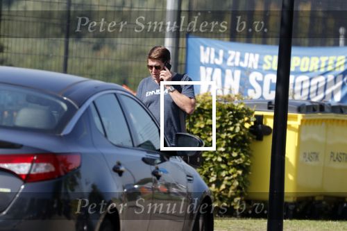 de Meern 31 augustus 2019
Martijn Krabbe bellend bij voetbal van zijn dochter Michelle.