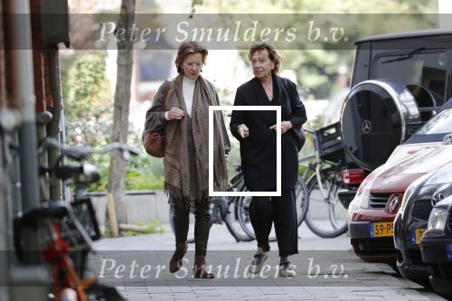 Amsterdam 19 september 2019
Nellie Kroes met een vriendin winkelend met een vriendin in Amsterdam zuid.