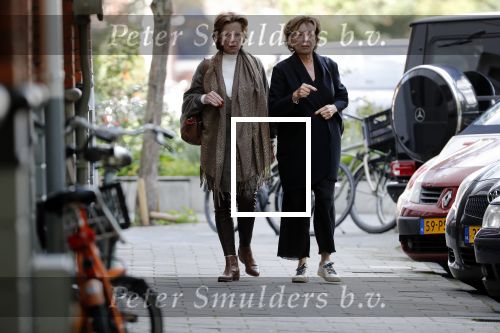 Amsterdam 19 september 2019
Nellie Kroes met een vriendin winkelend met een vriendin in Amsterdam zuid.