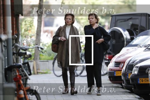 Amsterdam 19 september 2019
Nellie Kroes met een vriendin winkelend met een vriendin in Amsterdam zuid.