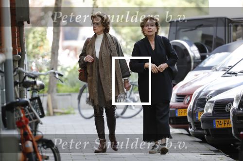 Amsterdam 19 september 2019
Nellie Kroes met een vriendin winkelend met een vriendin in Amsterdam zuid.