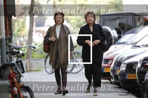 Amsterdam 19 september 2019
Nellie Kroes met een vriendin winkelend met een vriendin in Amsterdam zuid.